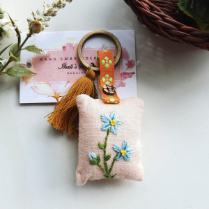 Blue embroidered flower key chain - Ikali Studio 
